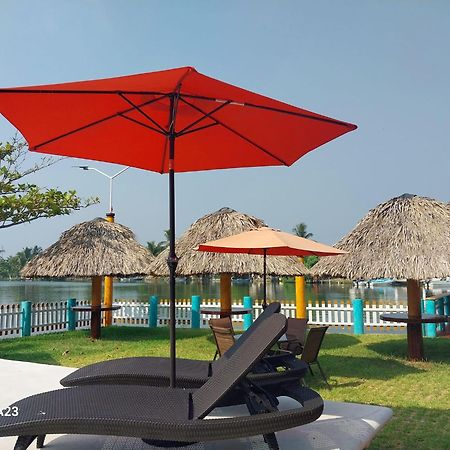 Hotel La Cueva Del Pirata Каситас Екстериор снимка