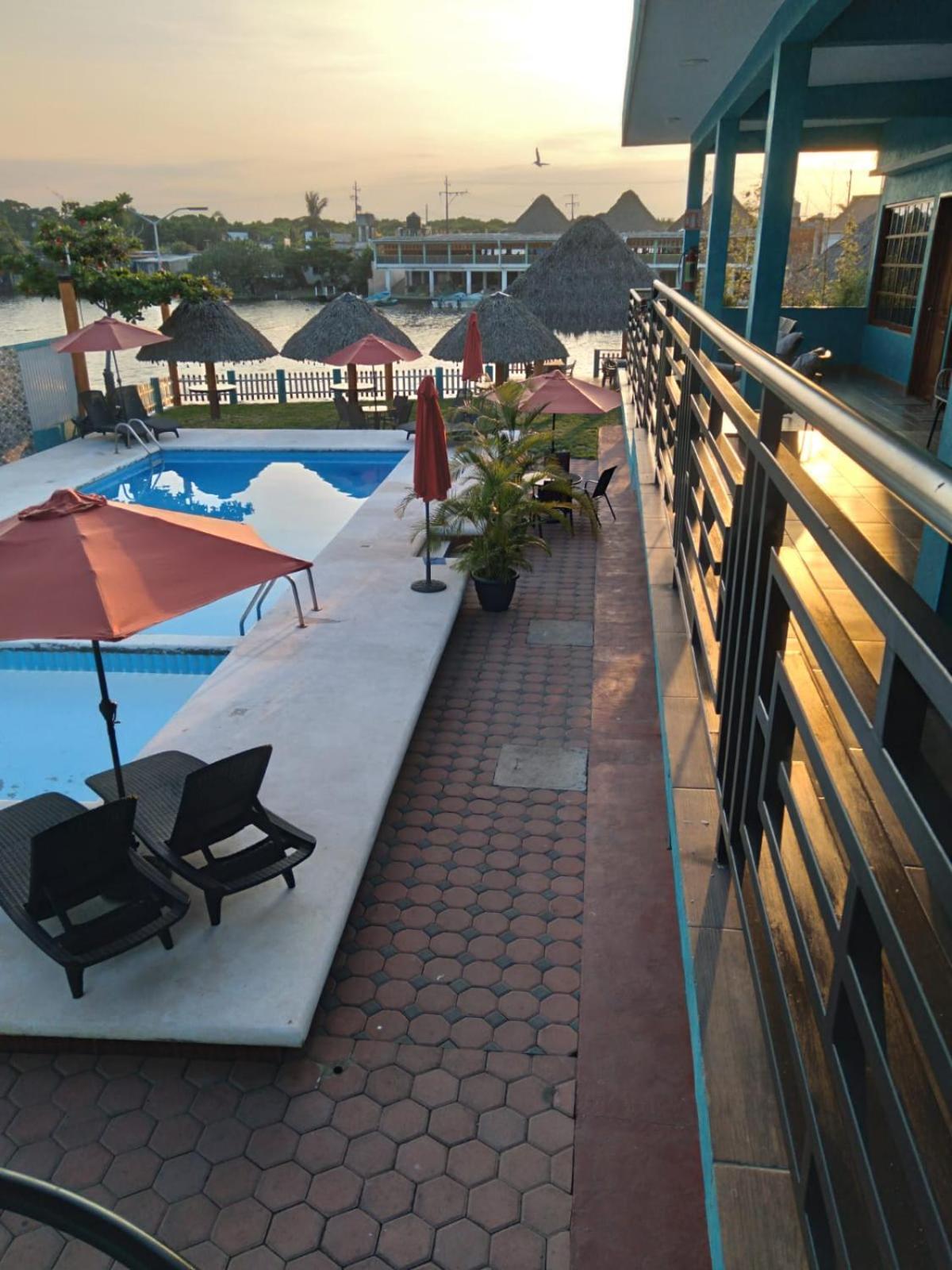 Hotel La Cueva Del Pirata Каситас Екстериор снимка
