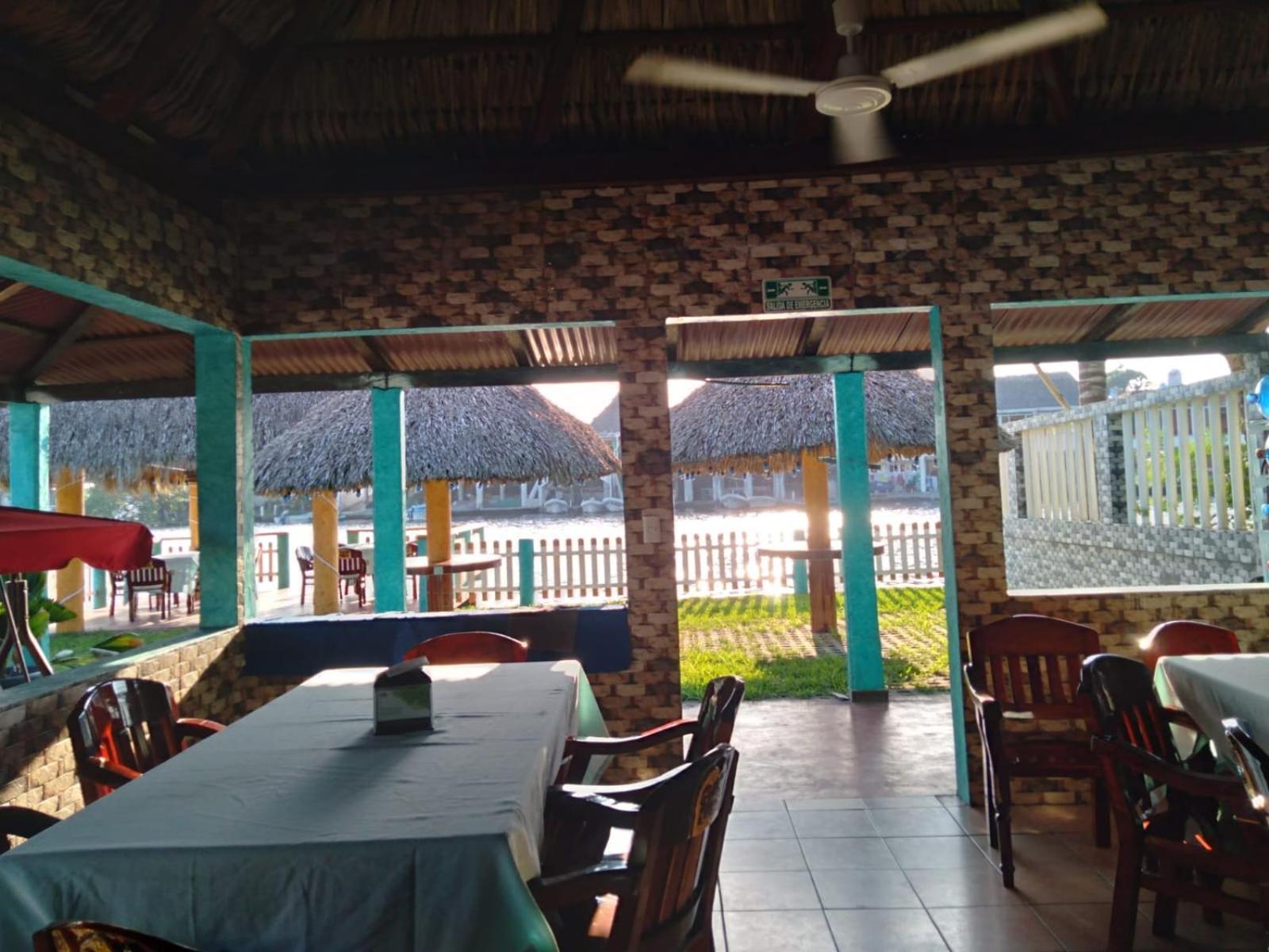 Hotel La Cueva Del Pirata Каситас Екстериор снимка