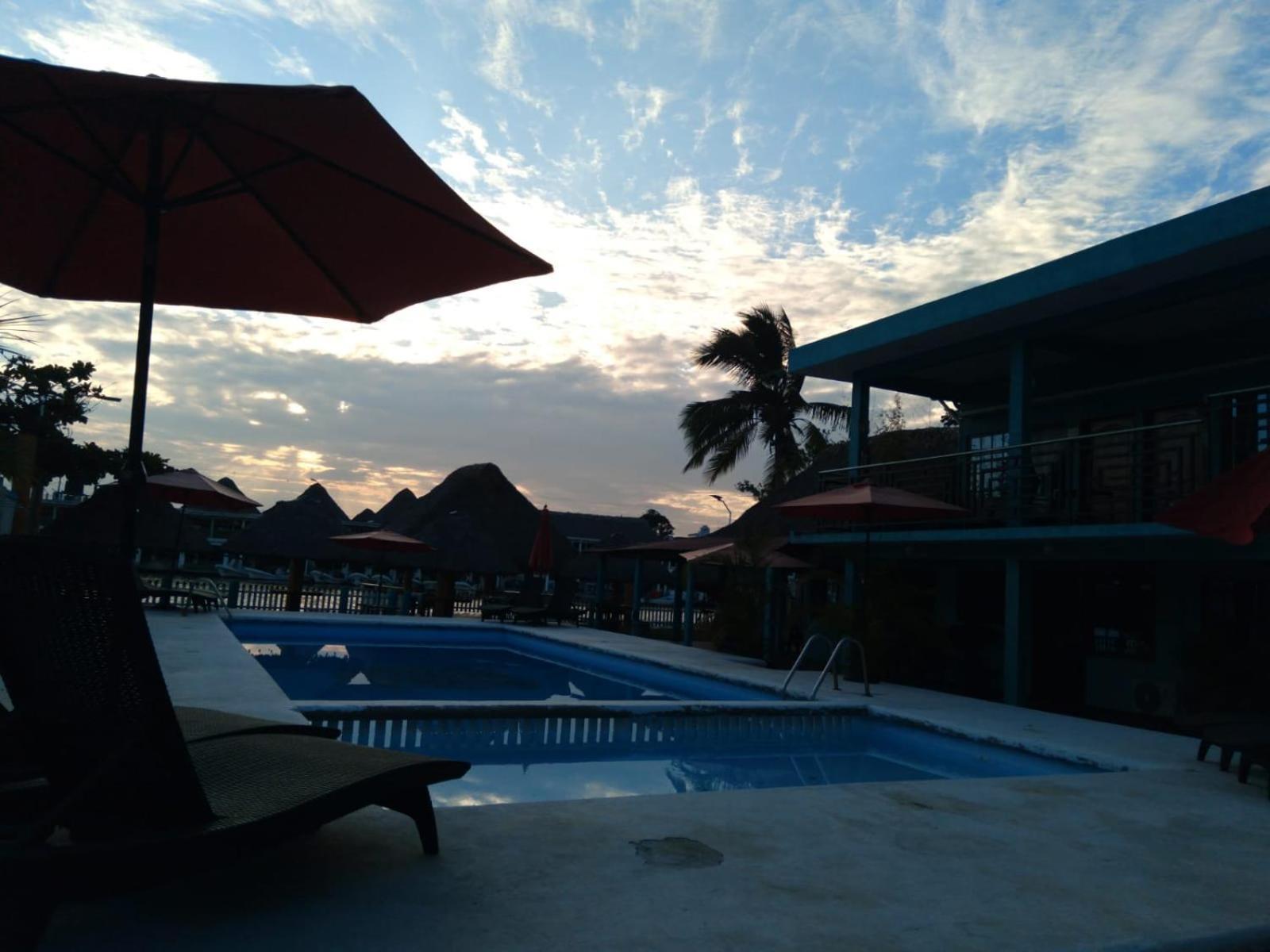 Hotel La Cueva Del Pirata Каситас Екстериор снимка