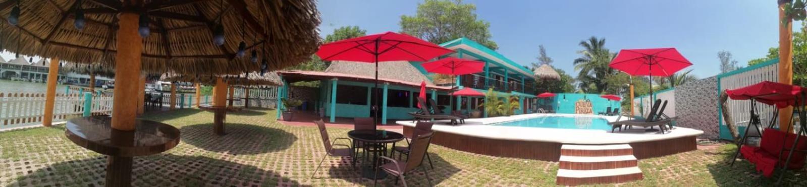 Hotel La Cueva Del Pirata Каситас Екстериор снимка