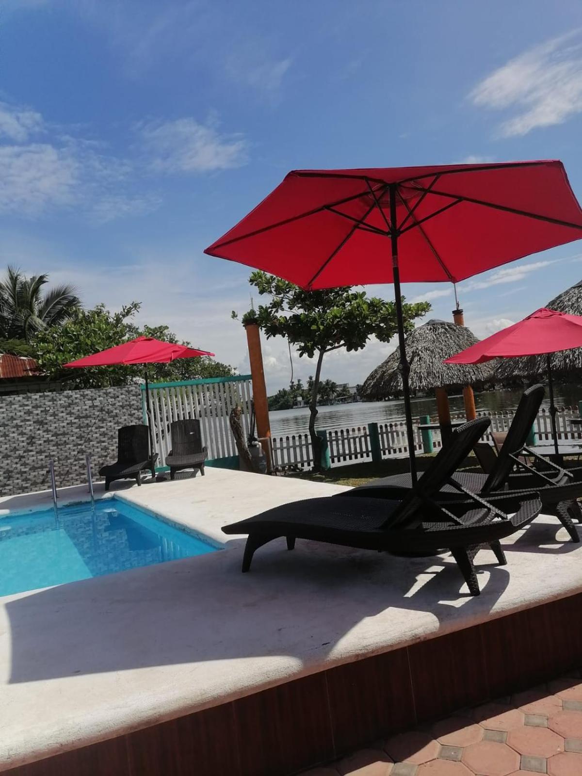 Hotel La Cueva Del Pirata Каситас Екстериор снимка