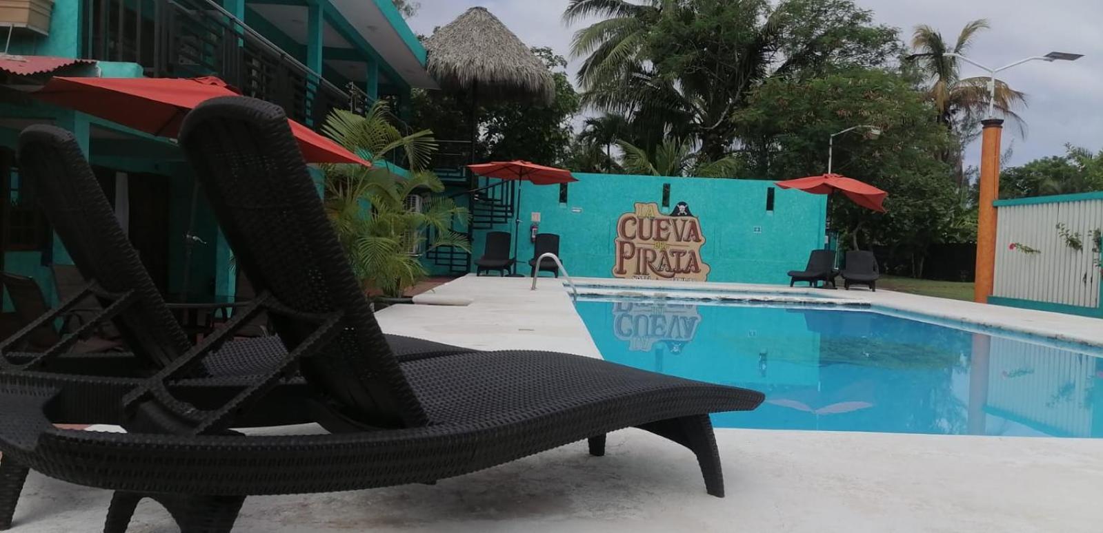 Hotel La Cueva Del Pirata Каситас Екстериор снимка