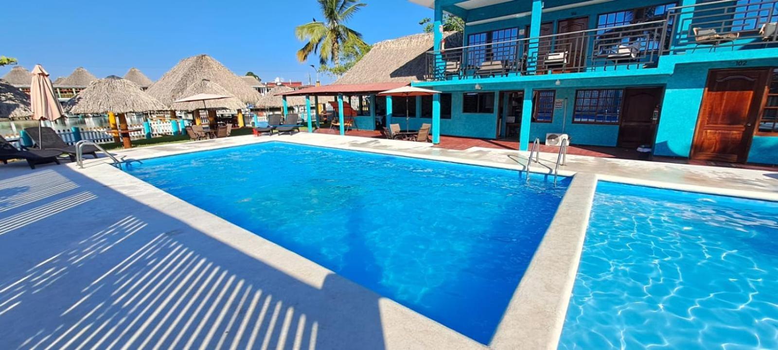 Hotel La Cueva Del Pirata Каситас Екстериор снимка