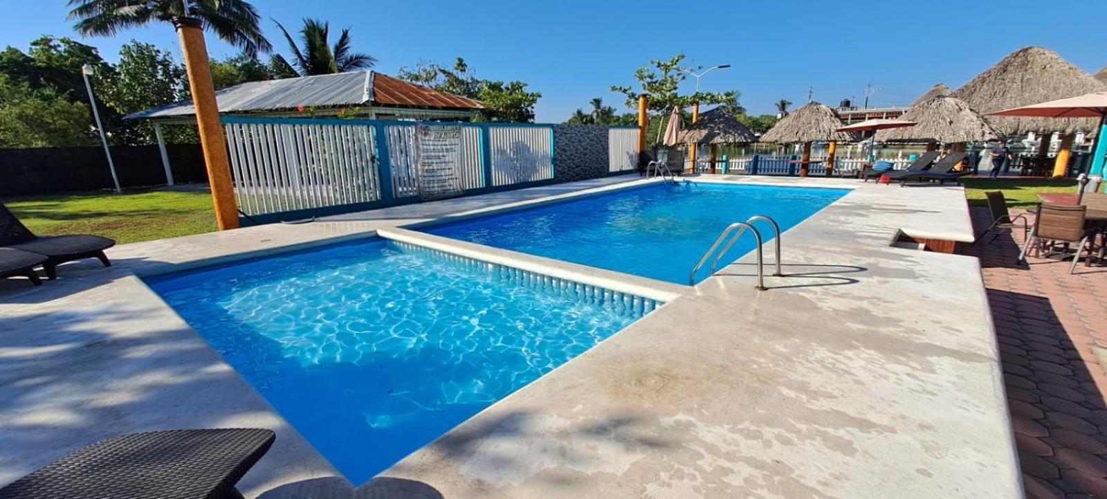 Hotel La Cueva Del Pirata Каситас Екстериор снимка