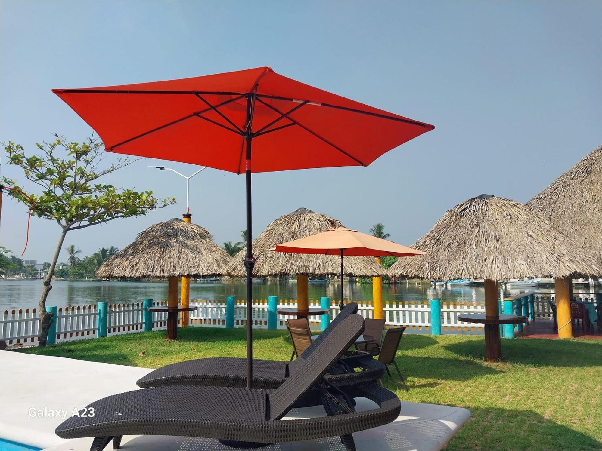 Hotel La Cueva Del Pirata Каситас Екстериор снимка