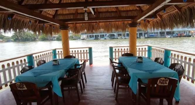 Hotel La Cueva Del Pirata Каситас Екстериор снимка