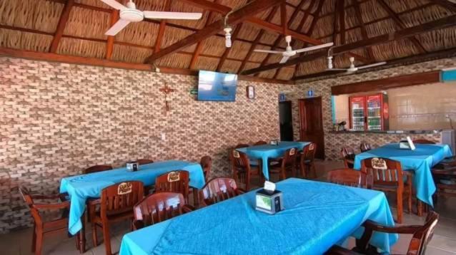 Hotel La Cueva Del Pirata Каситас Екстериор снимка